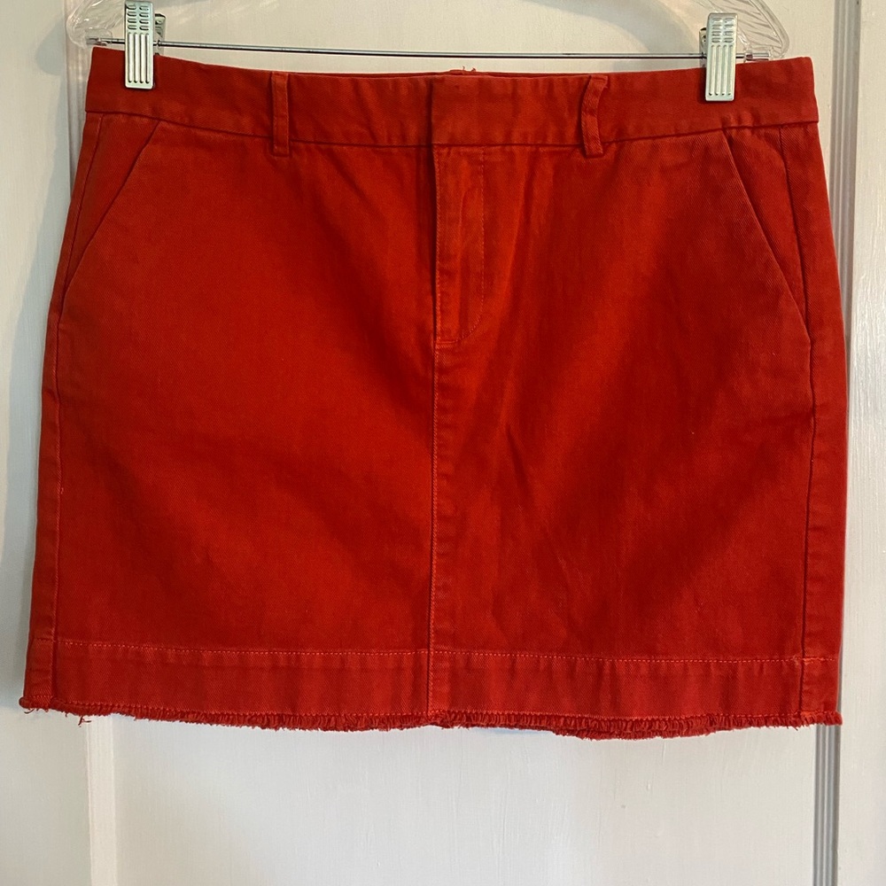 Gap Skirt Size 8 Women's Khakis
By Gap Twill Mini Skirt Red; Raw Hem